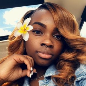 Meet your Posher, Chloe